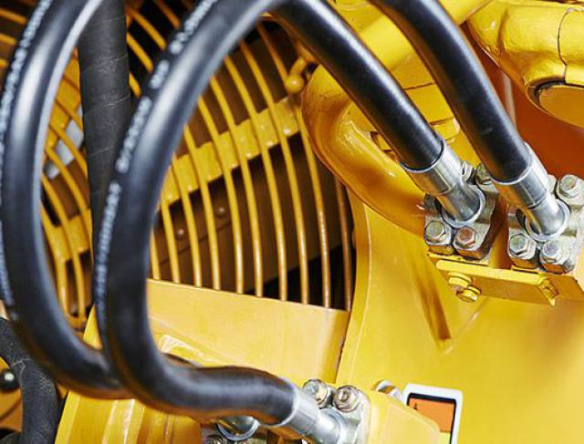 Montagem de mangueiras hidráulicas